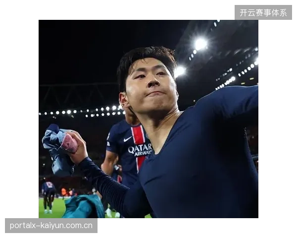 白昇浩需要在中场提供足够的防守硬度，以解放黄仁范和李刚仁，让他们更专注于组织进攻